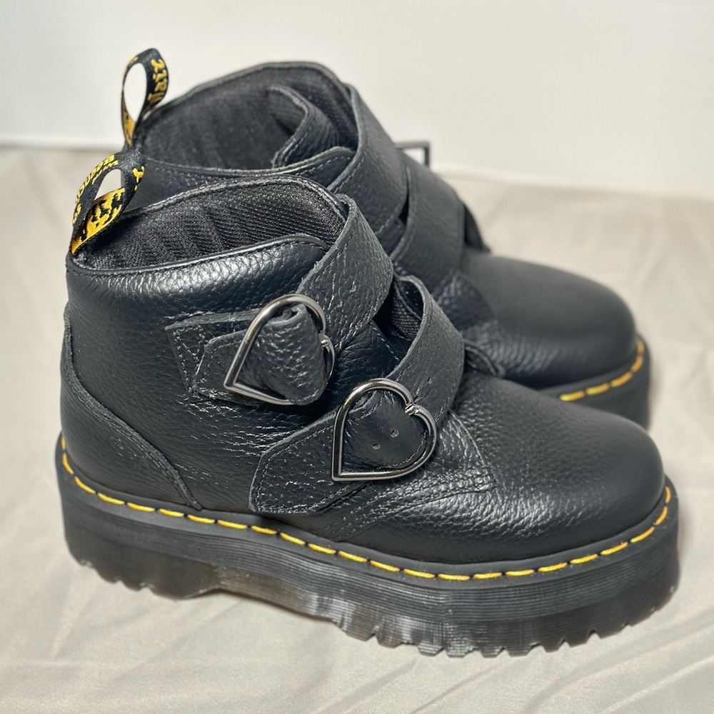 Nwb DR MARTENS DEVON HEART LEATHER PLATFORM BOOTS size 7